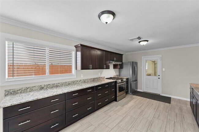 Foto del edificio - 5007 Fox Mill Ln