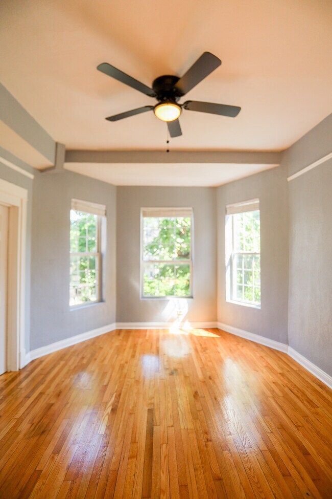 Foto del edificio - 3525 W Dickens Ave