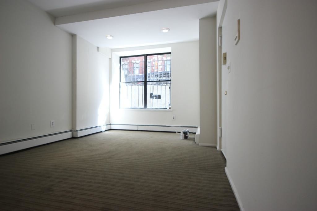 Primary Photo - 235 E 13th St
