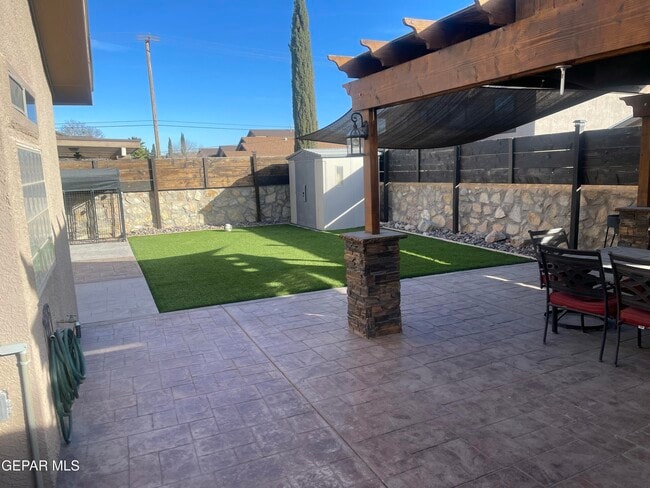 Building Photo - 12594 Paseo Rosannie Ave