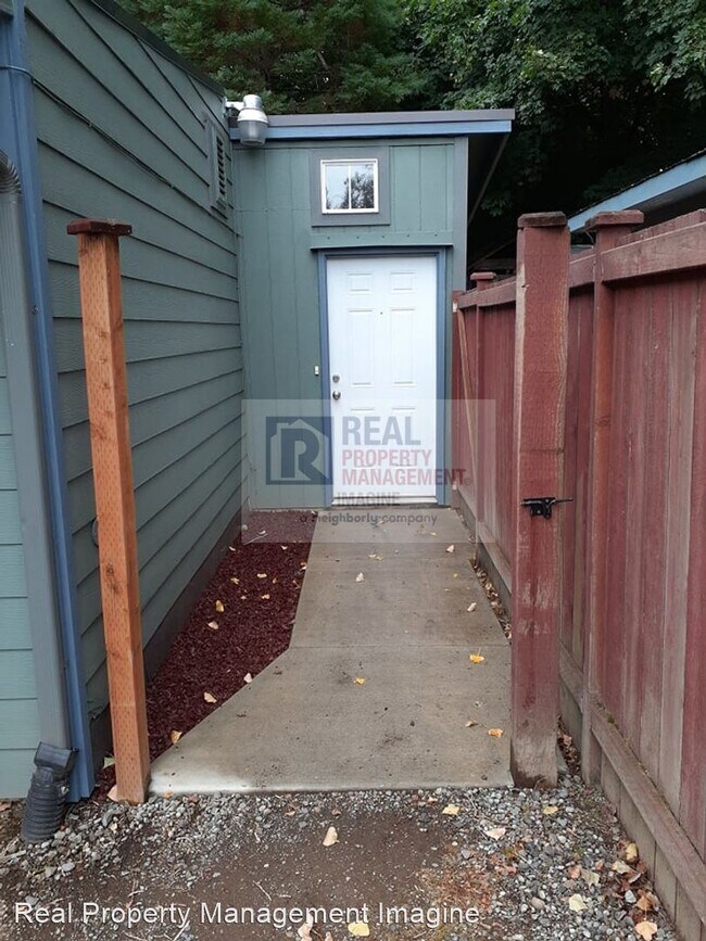 Foto del edificio - 1 br, 1 bath House - 2026 Puget Street NE