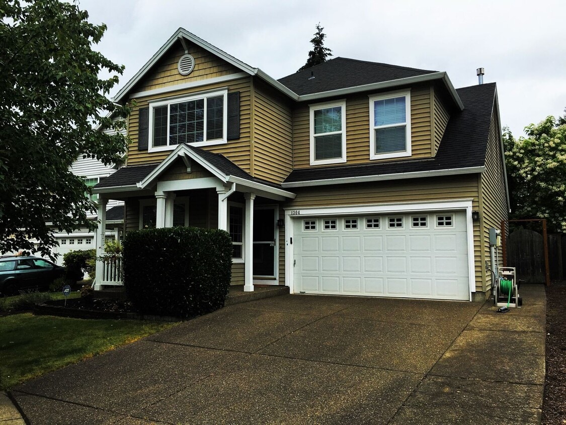 Primary Photo - 3 Bedroom plus Den! Jackson School Neighbo...