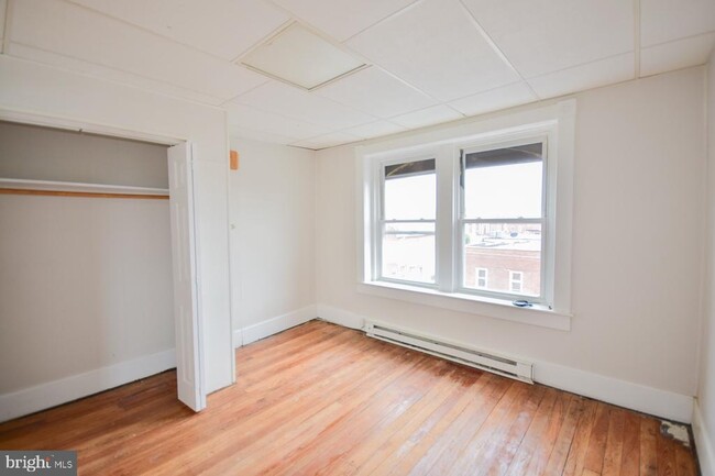 Building Photo - 117 E Martin St