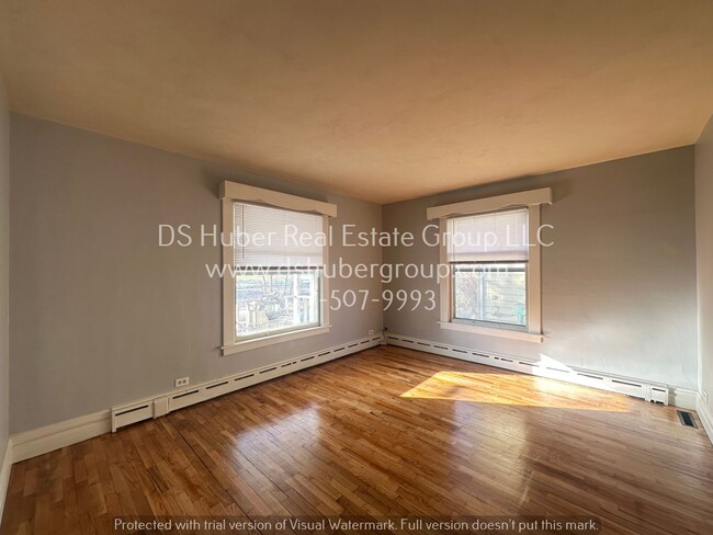 Building Photo - 2 Bed 1 Bath Lower level Apartment With AL...