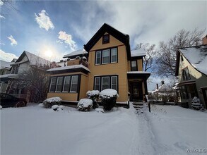 Building Photo - 180 Richmond Ave