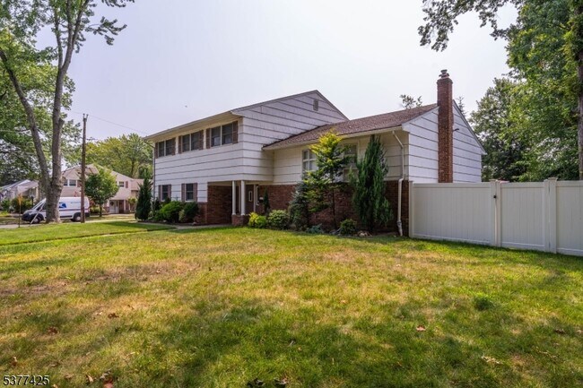 Foto del edificio - 511 Gallows Hill Rd
