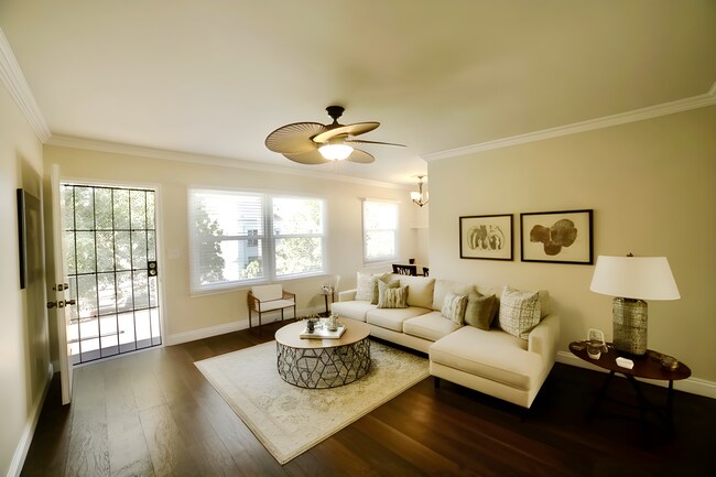 Foto del edificio - 4327 Clinton St