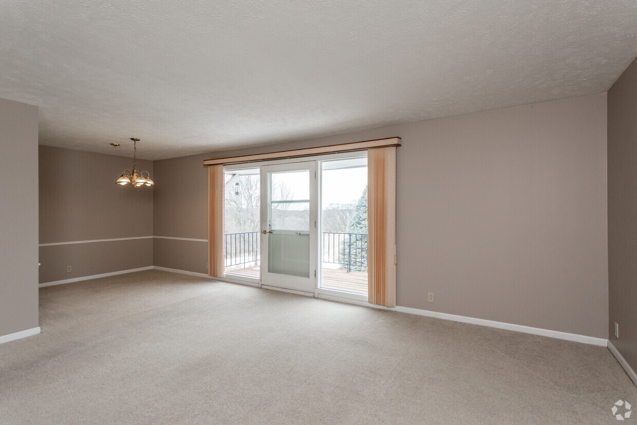 GG CP Colonial Plaza Apartments Apartments in Council Bluffs, IA