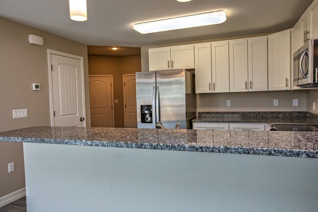 Building Photo - Luxury 3BR Townhome in The Villas at North...