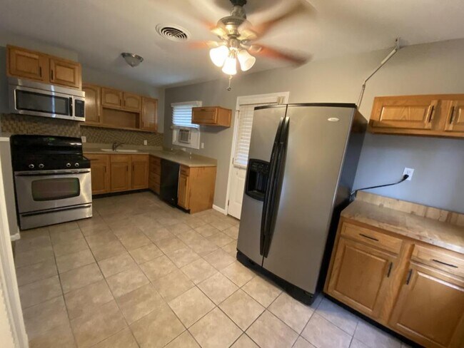 Building Photo - 1711 Monterey Ct