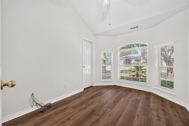 Foto del edificio - 3830 Flatwood Dr