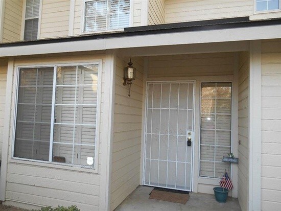 Front door - 147 W Pilgrim Ln