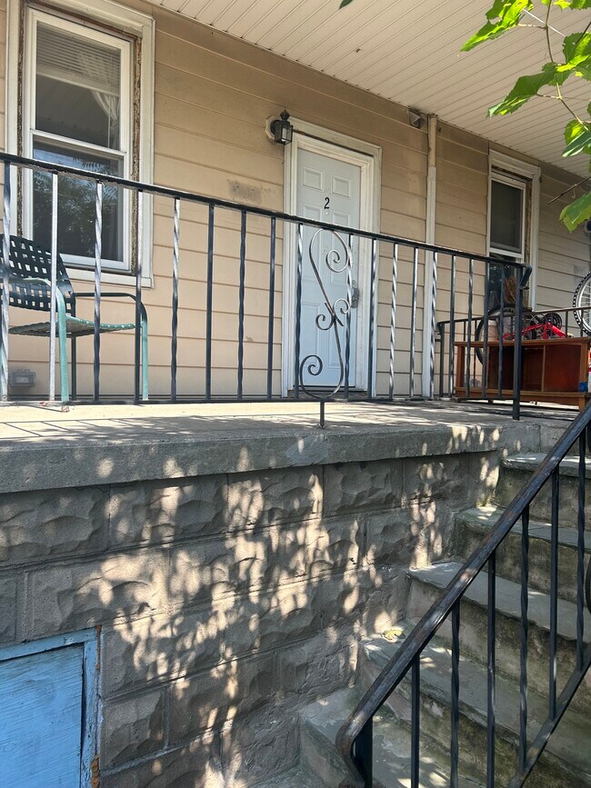 Building Photo - 825 S Webster Ave