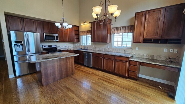 Foto del edificio - BEAUTIFUL COMMERCE CITY HOME