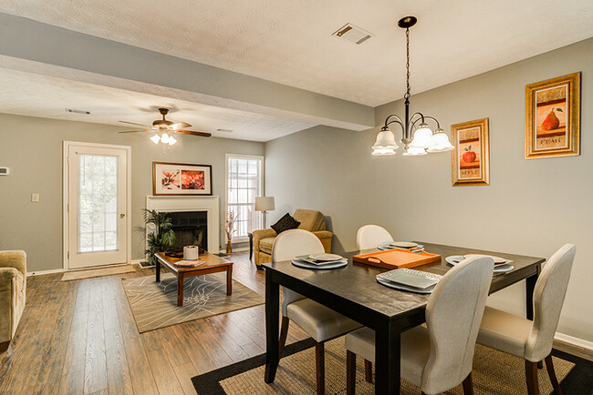 Building Photo - 2918 Aspen Woods Entry