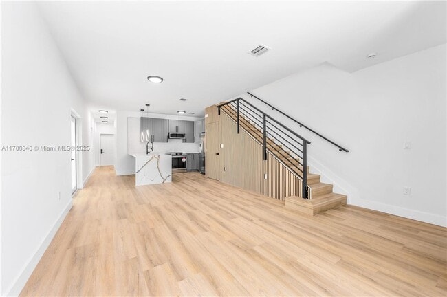 Foto del edificio - 2121 NW 45th St