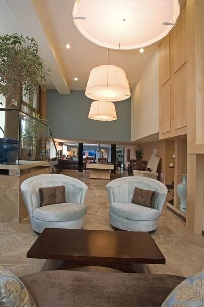 Building Photo - Sapphire Condominiums - Studio + extra room