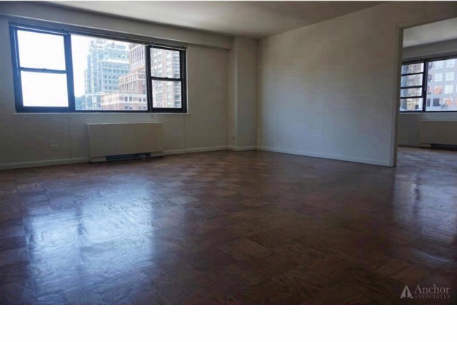 Foto del edificio - 300 W 55th St
