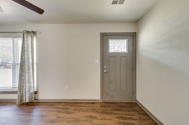 Foto del edificio - 2408 NW 40th St