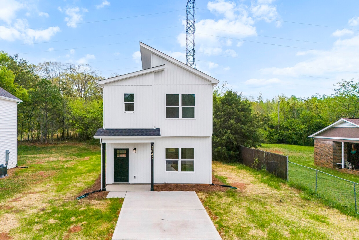 Primary Photo - 2043 Greenoak Dr