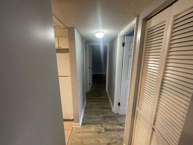 Building Photo - Spacious 2 Bedroom 2 Bath Condo  AVAILABLE FOR IMMEDIATE MOVE IN!!! Great Location!!!