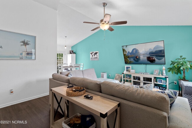 Building Photo - 400 Somerset Cove