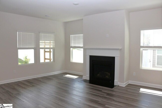 Building Photo - 117 Layken Dr