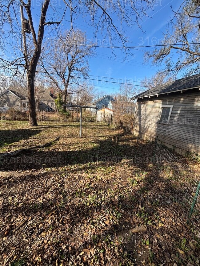 Foto del edificio - 2 bedroom 1 bath available NOW!