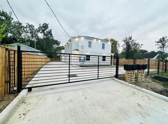 Foto del edificio - 4512 Brinkley St