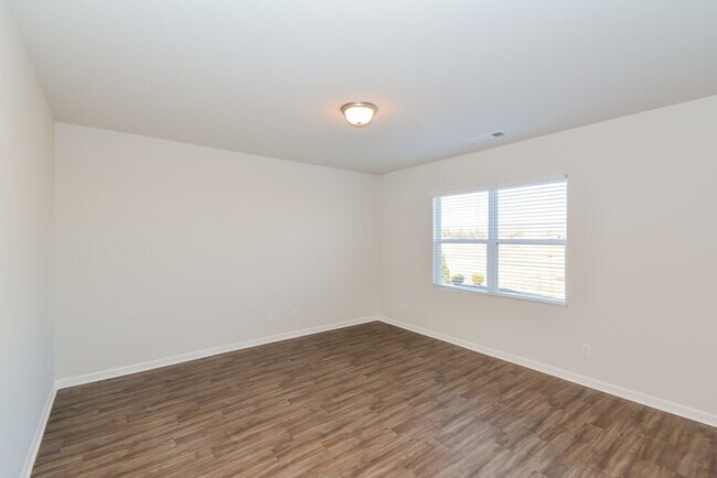 Foto del edificio - 545 Samuel Lee Ln