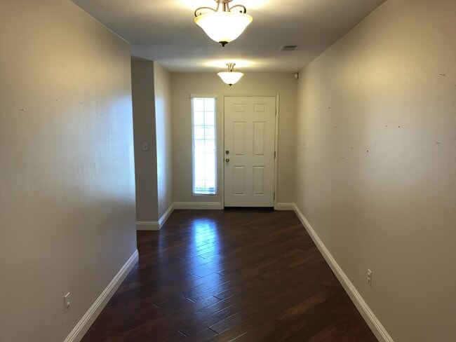 Building Photo - 12118 Great Country Stunning NW Bakersfiel...