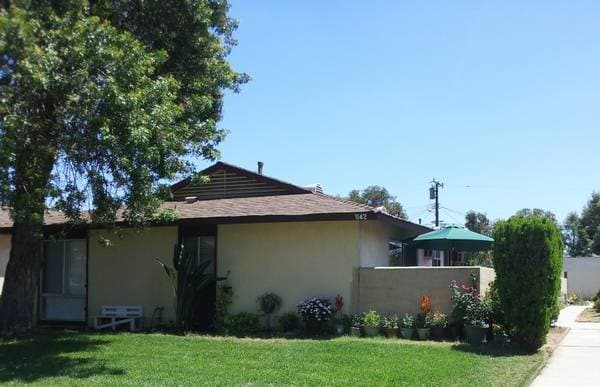 Primary Photo - 129 N Glendora Ave