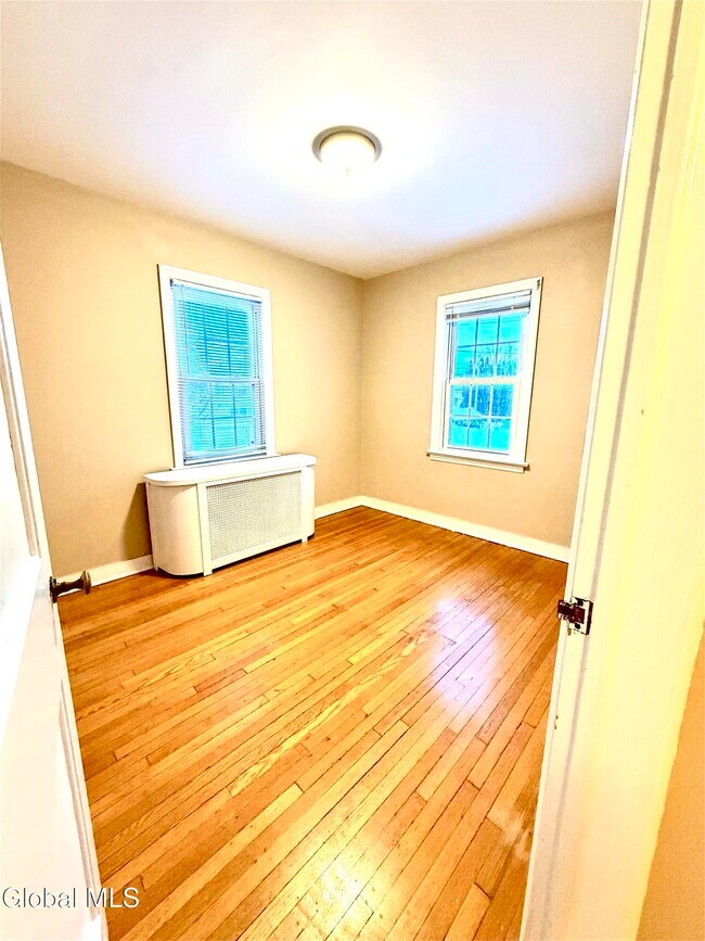 Foto del edificio - 2224 Crescent Rd