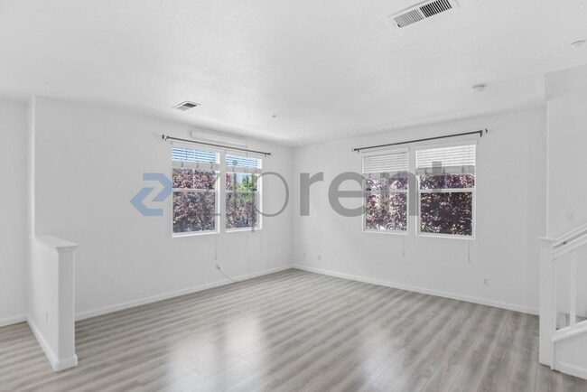 Building Photo - Unit