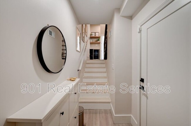 Building Photo - 293 Turley St