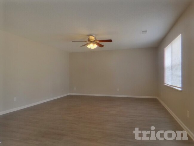Building Photo - 672 Thornhill Dr