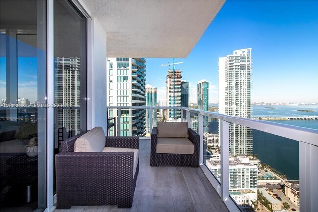 Foto del edificio - 600 NE 27th St