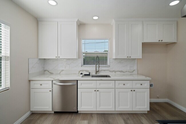 Building Photo - 1706 W 136th St