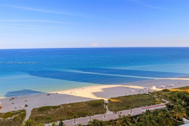 Building Photo - 5001 Collins Ave