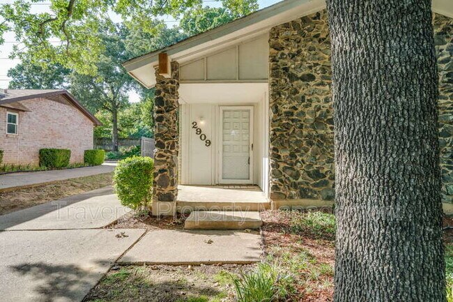 Foto del edificio - 2909 White Oak Ln