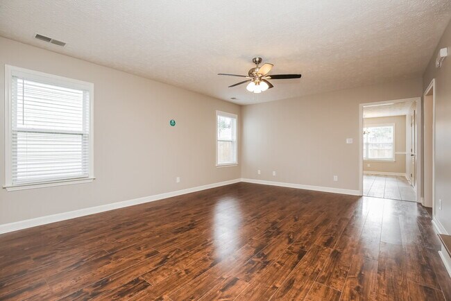 Building Photo - 1632 Beaconcrest Cir