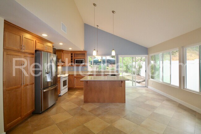 Foto del edificio - Scripps Ranch, 11012 Ironwood Rd, 16 Solar...