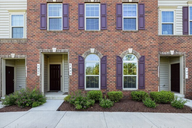 Building Photo - Welcome home to the sought after community...