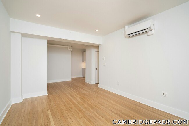 Building Photo - 17 Forest St