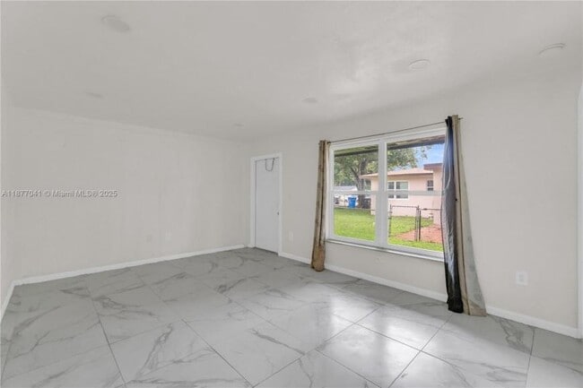 Building Photo - 3 bedroom in West Park FL 33023
