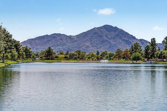 Building Photo - 8407 E Del Camino Dr