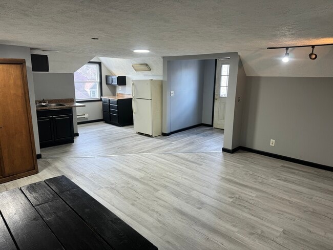 Foto del edificio - 324 Walnut Ave