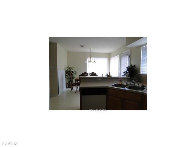 Foto del edificio - 3 br, 2.5 bath Duplex - 3315 Forestwood Dr...