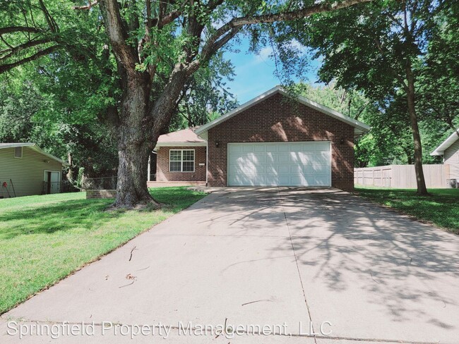 Foto del edificio - 3 br, 2 bath House - 2101 South Oak Grove