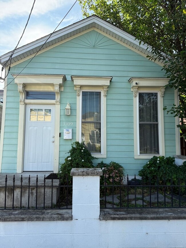 Photo - 3-BED 2-BATH IN SHELBY PARK W/ 3-CAR GARAGE House